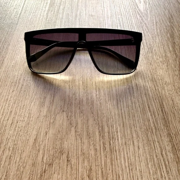 Quay Australia | Accessories | Quay Australia Nightfall  display picture 1
